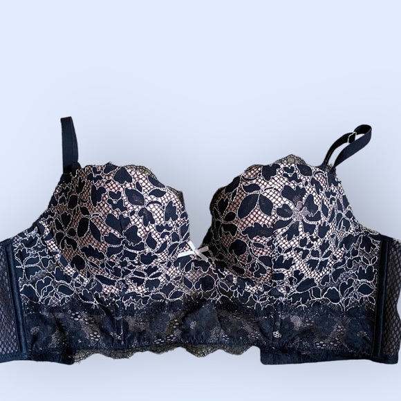 Beautiful Victoria’s Secret bra - Picture 2 of 8